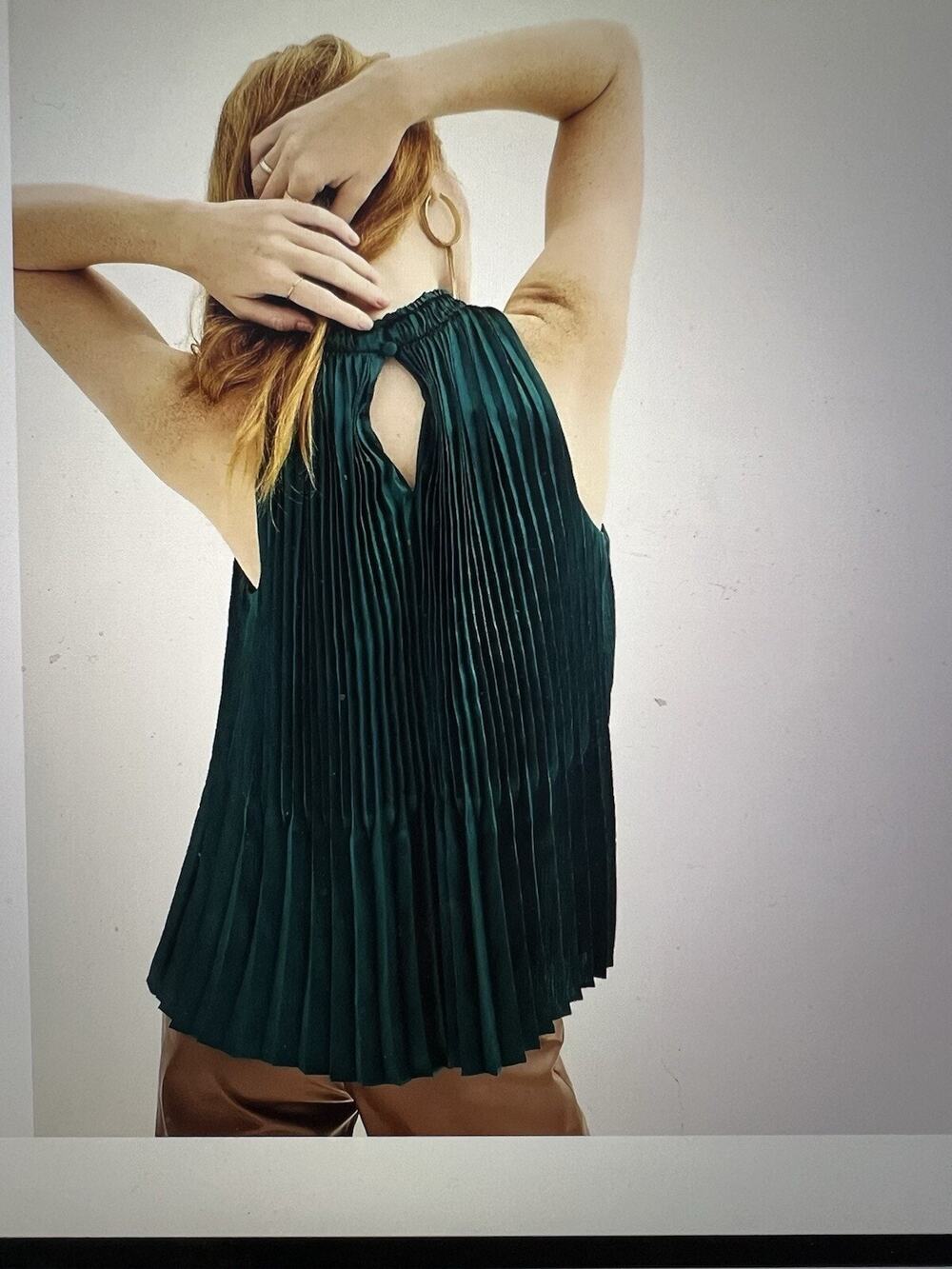 NWOT Nine West Mock Neck Pleated crepe Top Green large holidays party